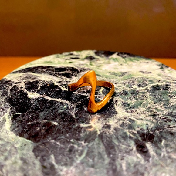 Rose gold coloured stackable ring. - Picture 1 of 3